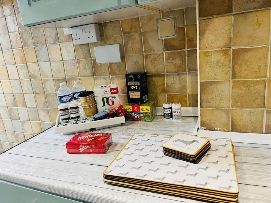 The White House - Cheerful 3 Bedroom Home In Wigan - Ince - Sleeps 7 - Parking - Work Space - Great Motorway Links Εξωτερικό φωτογραφία